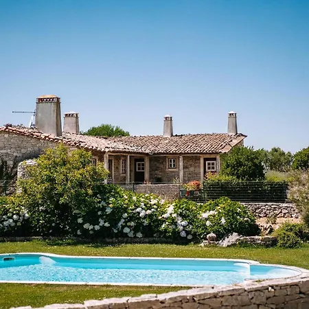 Casas De Pedra - Quinta Da Escola Farm stay Alvados
